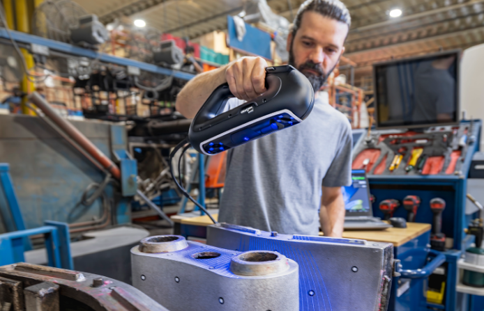 engineer using 3d scanner